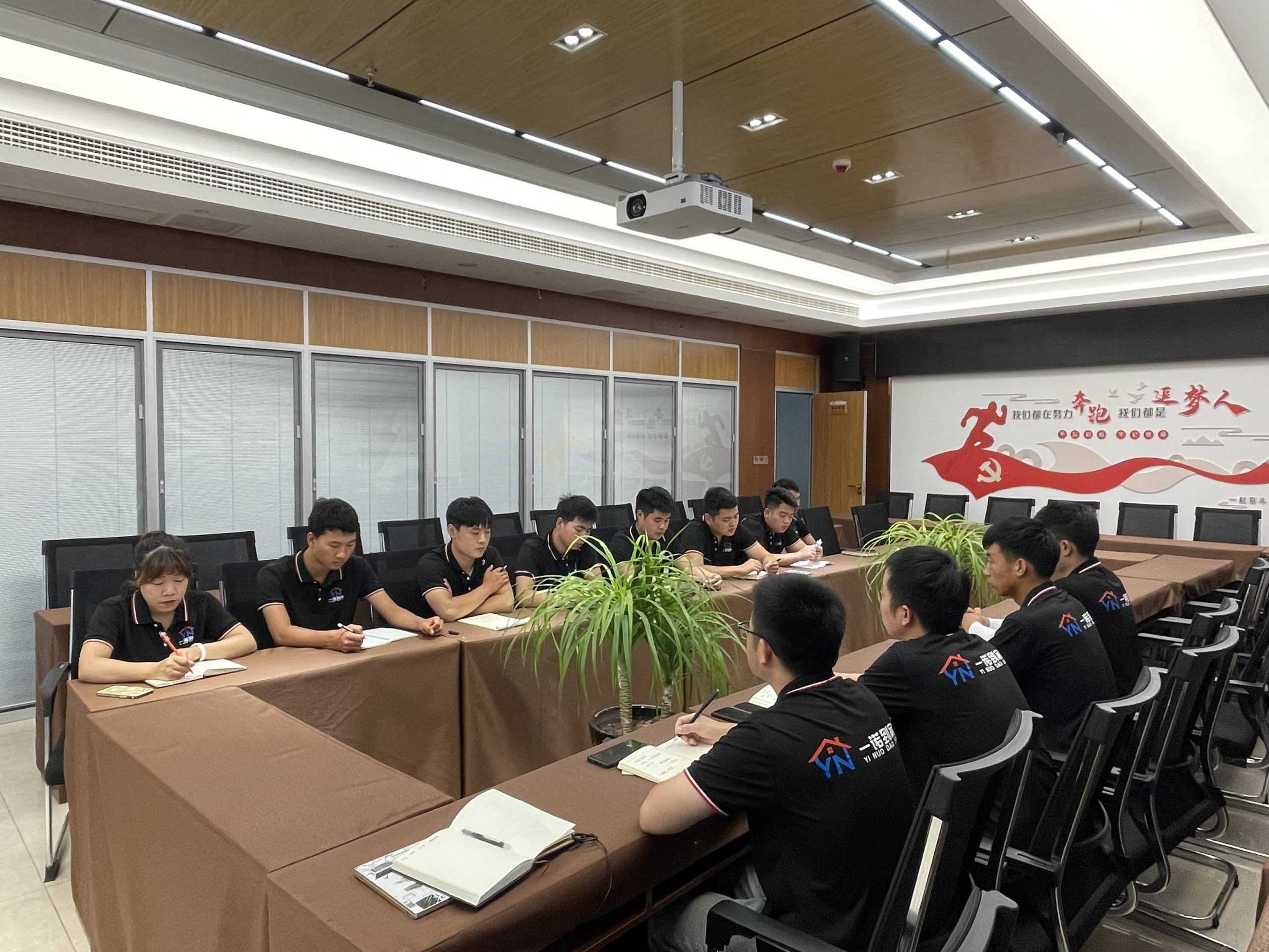 教培老师转行众生相:有人改洗油烟机,建虚假“业主群”攒客户-银河百科全书